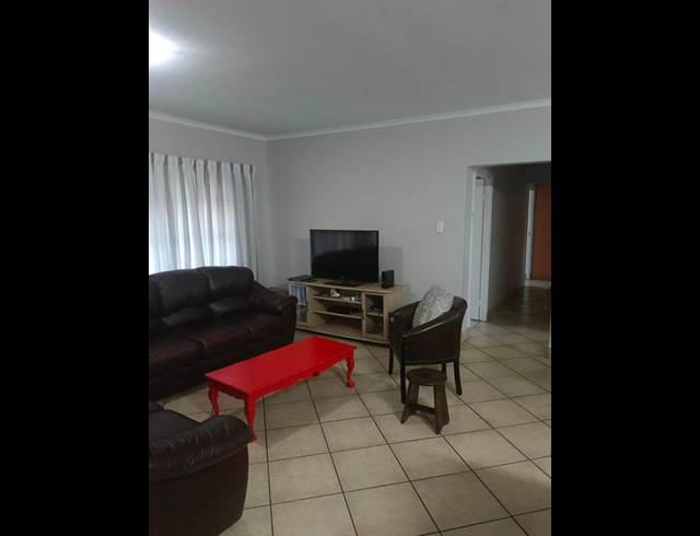 3 BEDROOM APARTMENT FOR SALE IN VAALPARK